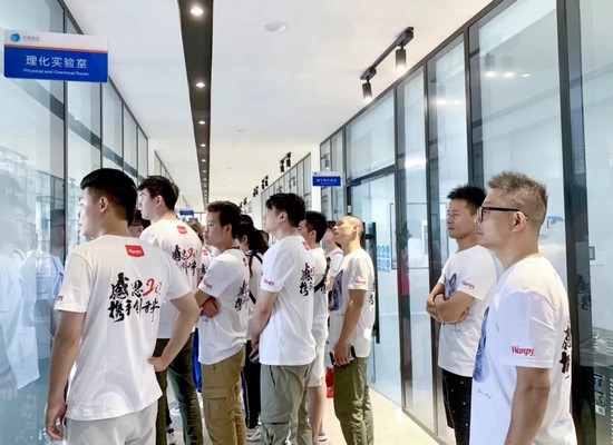 8d69d19c37394619bc04e1fb0c64b56d