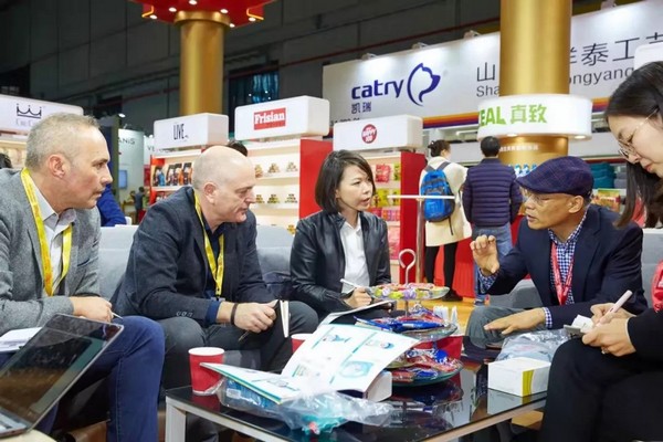 76b5ac753bb54412a9303669ea92320e