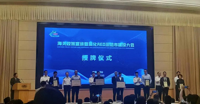 0990ddb7e31a42bc8b5d61ecff33d899